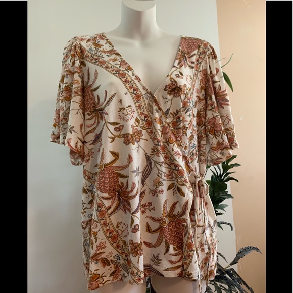Lucky Brand Tops - Lucky Brand 🍀Boho Deep V Wrap Flutter Sleeve Top